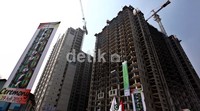 Adapun jumlah unit yang tersedia yakni 2.400 unit apartemen dengan 800 unit pada masing-masing tower.