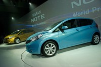 Sebelumnya mobil ini sudah diperkenalkan dalam bentuk konsepnya di Geneva Motor Show dengan nama Invitation. Desainnya sekilas hampir mirip. (dok Nissan).