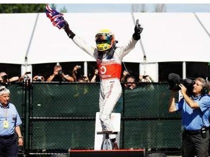 Hamilton Tak Buru-buru Perpanjang Kontrak