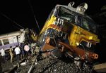 Duarr...Kereta Api Tabrakan, 3 Orang Tewas