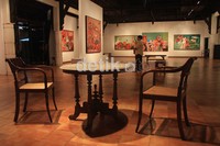 Dari karya-karya Tri Wahyudi dapat dilihat bahwa ia memiliki daya imajinasi untuk menghadirkan sosok asing dalam bidang kanvasnya.