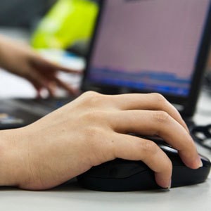 Nekat! Katrol Nilai Anak, Ibu Ini Meretas Komputer Sekolah