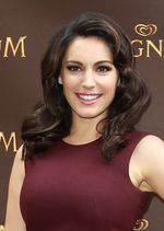 Pose Kelly Brook di Acara Magnum