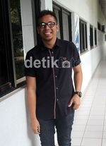 Sammy Simorangkir Hitam-hitam
