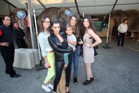 Kim Kardashian, Kylie Jenner, Mason Disick, Kendall Jenner, dan Khloe Kardashian terlihat bersenang-senang menyaksikan pertunjukkan sirkus tersebut. Zoltan Moric/Feld Entertainment via Getty Images.