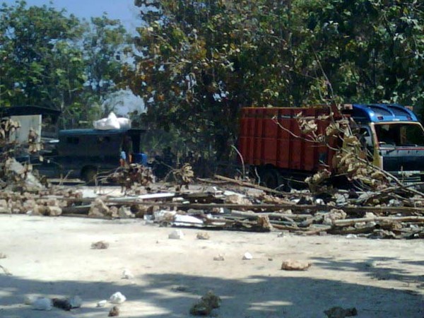 Warga Blokir Sumur Migas PT EML