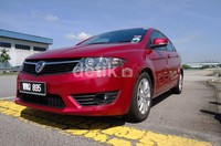 Secara desain, tampang mobil ini terhitung sangat enak dipandang. Garis desain sedan yang dirancang sendiri oleh insinyur-insinyur Proton ini tampak menyiratkan percampuran gen antara gaya Eropa dan Jepang. (Syubhan Akib/detikOto).