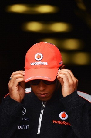 Hamilton Tak Mau Buru-buru Bicarakan Kontrak Baru