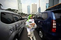 Kedua kejadian itu memang terdengar sungguh memperihatinkan dan membutuhkan banyak uluran tangan.