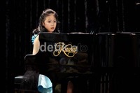 Viona biasa is disapa mulai suka bermusik sejak dirinya berusia 4 tahun.