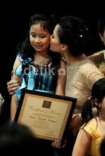 Hebat! Anak Kecil Ini Jelajahi Dunia dengan Piano