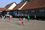 Halaman Penjara Jadi Arena Bermain