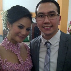 Nikah, Astrid Tiar Kebanjiran Kain Ulos
