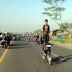 Bekas Tol Gempol Lama Ramai Selepas Subuh di Bulan Ramadan