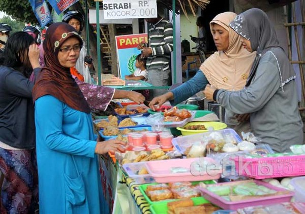 Berburu Menu Buka di Pasar Sore Jalur Gaza