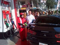 Tips ketiga adalah pada saat mengisi bensin, Rifat Sungkar menganjurkan untuk mengisi bensin di SPBU yang ramai. (Ekhel Chandra Wijaya).