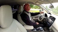 Mobil ini dimodifikasi oleh sebuah perusahaan di Missouri. Bobot mobil pun naik 181 kg karena tubuh mobil menjadi lebih panjang dari Nissan LEAF standar untuk menempatkan jok tambahan. Kabin mobil ini juga tampak mewah dengan balutan kulit dan panel kayu cedar. (dok nissan)