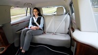Kehadiran mobil limusin listrik ini pun seolah menjadi pengalaman unik bagi para penumpangnya. Sebab banyak tamu hotel yang menjadi penumpang hotel ini ternyata belum pernah menaiki mobil listrik. (dok nissan)
