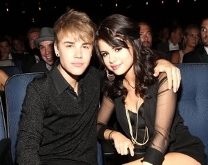 Ultah, Selena Gomez Dapat Kunci Rumah dari Justin Bieber