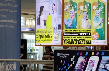 Iklan dan berbagai penawaran diulang terus menerus dalam bentuk iklan komersil.