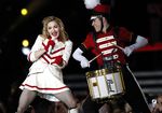 Aksi Madonna Jadi Cheerleader