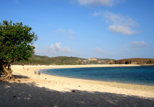Tanjung Aan, Si Cantik Penyendiri dari Lombok