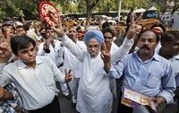 Di India, presiden dipilih oleh dua lembaga legislatif federal di New Delhi dan anggota majelis negara-negara bagian. Mukherjee, 76 tahun, adalah seorang loyalis Partai Kongres, partai yang berkuasa saat ini. Bertindak sebagai oposisi adalah Partai Bharatiya Janata. (Reuters/Adnan Abidi).