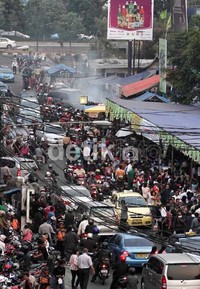 Dengan kualitas rasa makanan yang terjaga, pembeli rela mengantre.