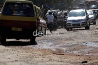 Kondisi Jalan Letda Nasir, Desa Bojong Kulur, Kabupaten Bogor, Jawa Barat, rusak parah. Kondisi jalan seperti ini akan membahayakan para pengendara yang melintas.