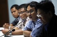 Pembentukan ini terkait dengan dugaan pelanggaran kode etik yang dilakuan oleh salah satu Komisioner KIP berinisial UAW.