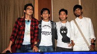 (Ki-ka) David, Ariel, Uki dan Lukman berpose usai memberikan keterangan pers.