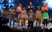 Ayu Dewi juga turut memeriahkan konser ultah Coboy Junior.