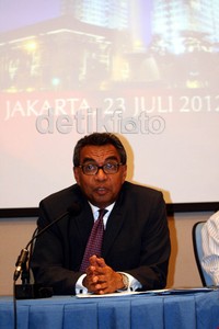 Nantinya masyarakt bisa langsung menukarkan uang di bank-bank terdekat. Dan perbankan sendiri sudah di perintahkan agar selalu  mencarger ATM nya. Ramses/detikcom.