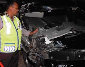 Tabrak Truk di Lintasan Lori, Dua Penumpang Pickup Luka Berat