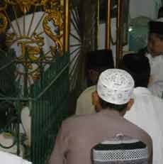 Makam KH Abdul Hamid Didatangi Peziarah Saat Ramadan