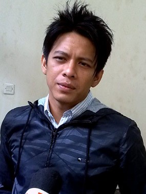 Berkaus Putih, Ariel Tinggalkan Kebonwaru