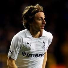 Van der Vaart Bantu Tenangkan Modric