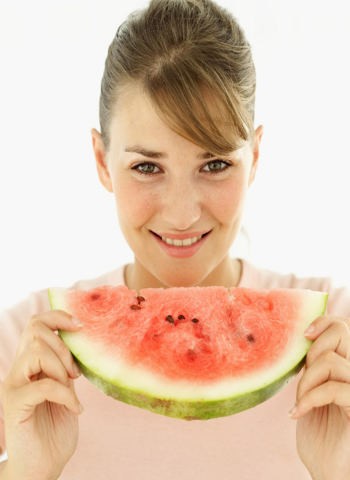 Apel dan Semangka, Pilihan Segar Plus Sehat Buat Berbuka