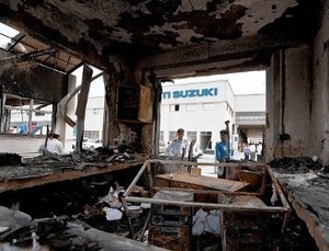 Pabrik Rusuh, Suzuki Rugi Besar