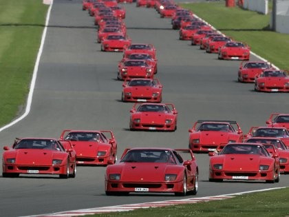 Parade Ferrari F40 Pecahkan Rekor