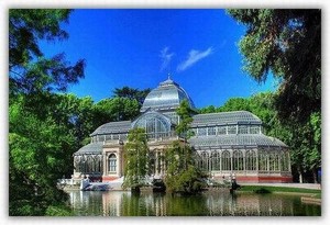 Keren! Istana Ini Terbuat dari Kaca
