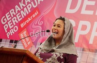 Moeryati mengajak perempuan untuk ikut berpartisipasi mewujudkan birokrasi yang bersih, tegas dan pro rakyat kecil.
