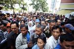 Berdesak-desakan Demi Tiket Mudik Gratis