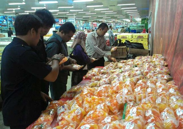 Makanan Kedaluarsa & Minim Petunjuk Dirazia