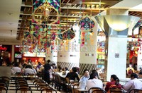 Pemilik restoran dihimbau bisa menghormati kepada orang berpuasa, dengan menutup tirai pada restoran makanannya.