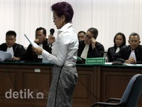 Hari ini Mantan Deputi Gubernur Senior (DGS) Bank Indonesia (BI) Miranda S Gultom menjalani sidang sebagai terdakwa kasus dugaan suap pemilihan DGS BI tahun 2004. Ramses/detikcom