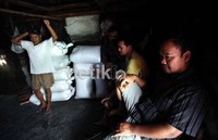 Ketua II Gabungan Koperasi Produsen Tempe Tahu Indonesia (Gakoptindo) Sutaryo mengatakan setelah mogok selama 3 hari, maka perajin tempe memastikan akan menaikkan harga produknya rata-rata hingga 30%. Hal ini untuk mengimbangi lonjakan harga kedelai yang terus naik.
