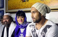 Gaston dan Jupe saat perayaan ulang tahun Jupe ke-32 di Gedung BNN, Cawang, Jakarta Timur, Senin (23/07/2012). Devy Octafiani/detikHot.