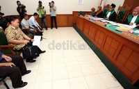 Sedangkan dari pihak Nenad, kuasa hukumnya Anthony Alexander menuturkan bahwa kliennya tidak ada kewajiban untuk hadir di sidang perdana.