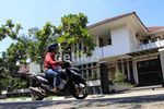 Sehari Pasca Bebas, Rumah Ariel Masih Sepi
